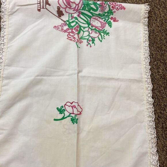 Vintage Floral Painting Table Runner Size 40”x40” - Picture 11 of 16